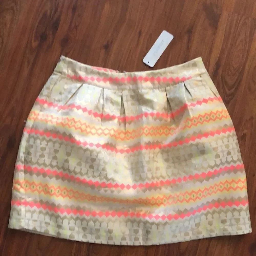 MWT Jun & Ivy Gold and cream mini skirt size M